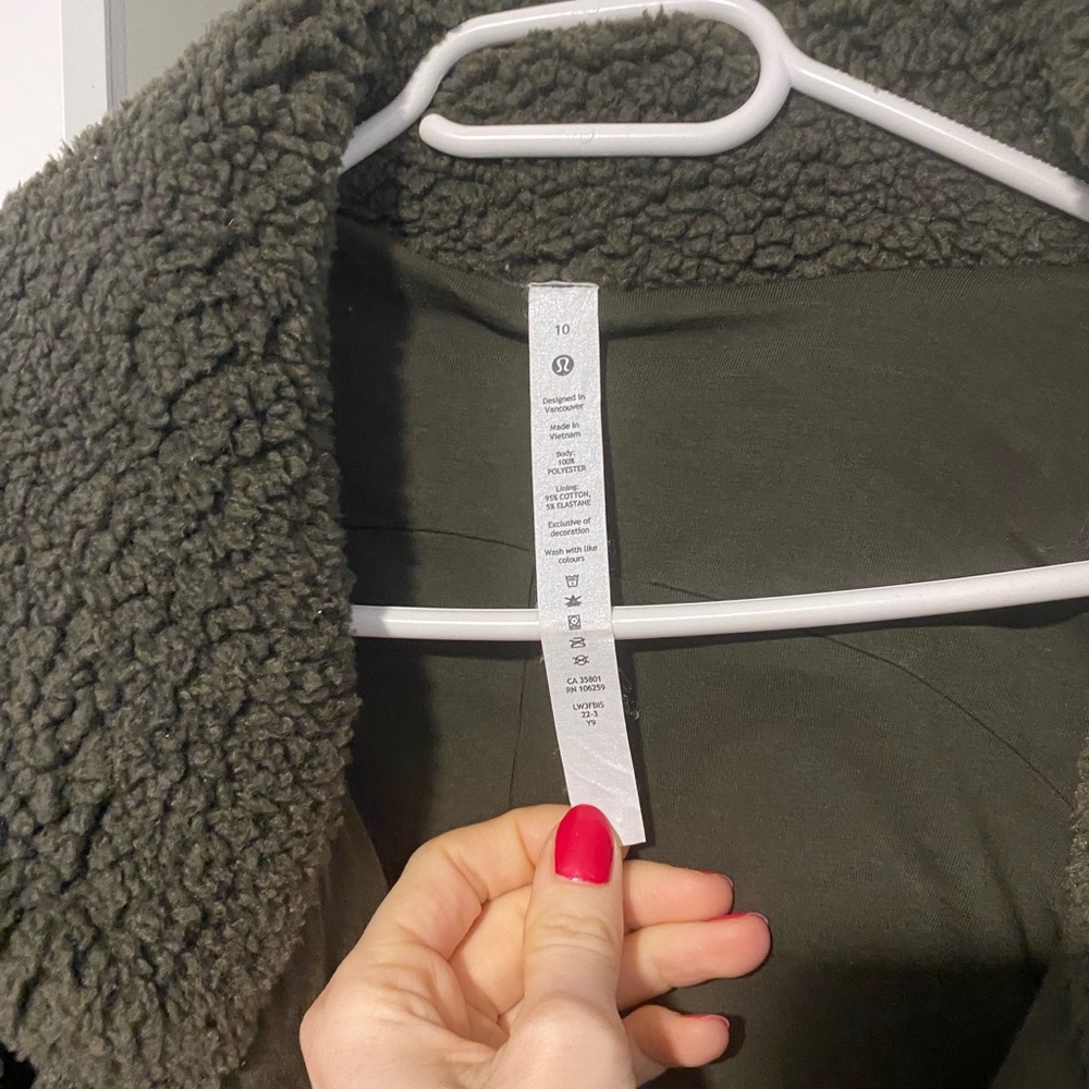 LULULEMON Teddy Jacket - Picture 2 of 6